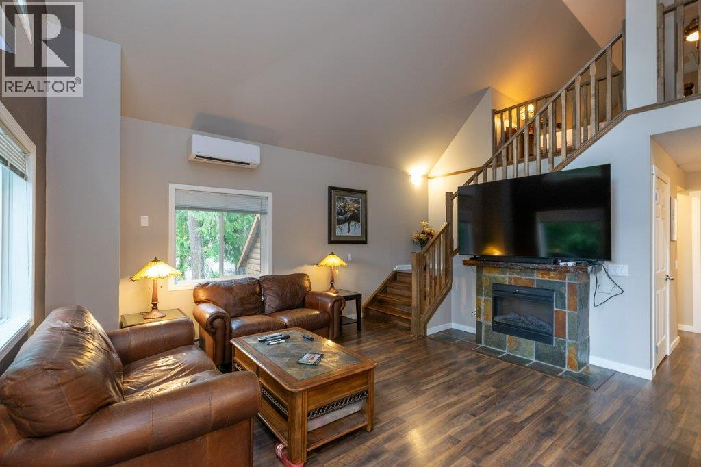 7268 Estate Place, Anglemont, British Columbia  V0E 1M8 - Photo 7 - 10376539