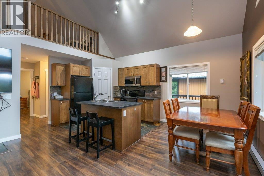 7268 Estate Place, Anglemont, British Columbia  V0E 1M8 - Photo 8 - 10376539