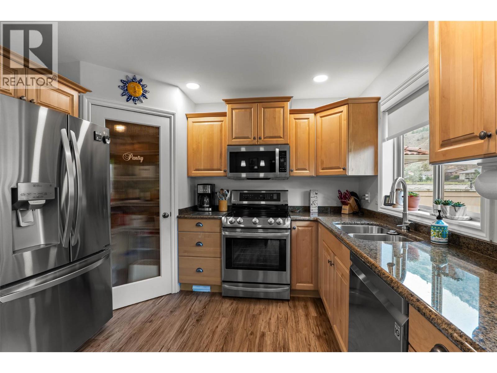 3712 Navatanee Drive, Kamloops, British Columbia  V2H 1S1 - Photo 8 - 10376524