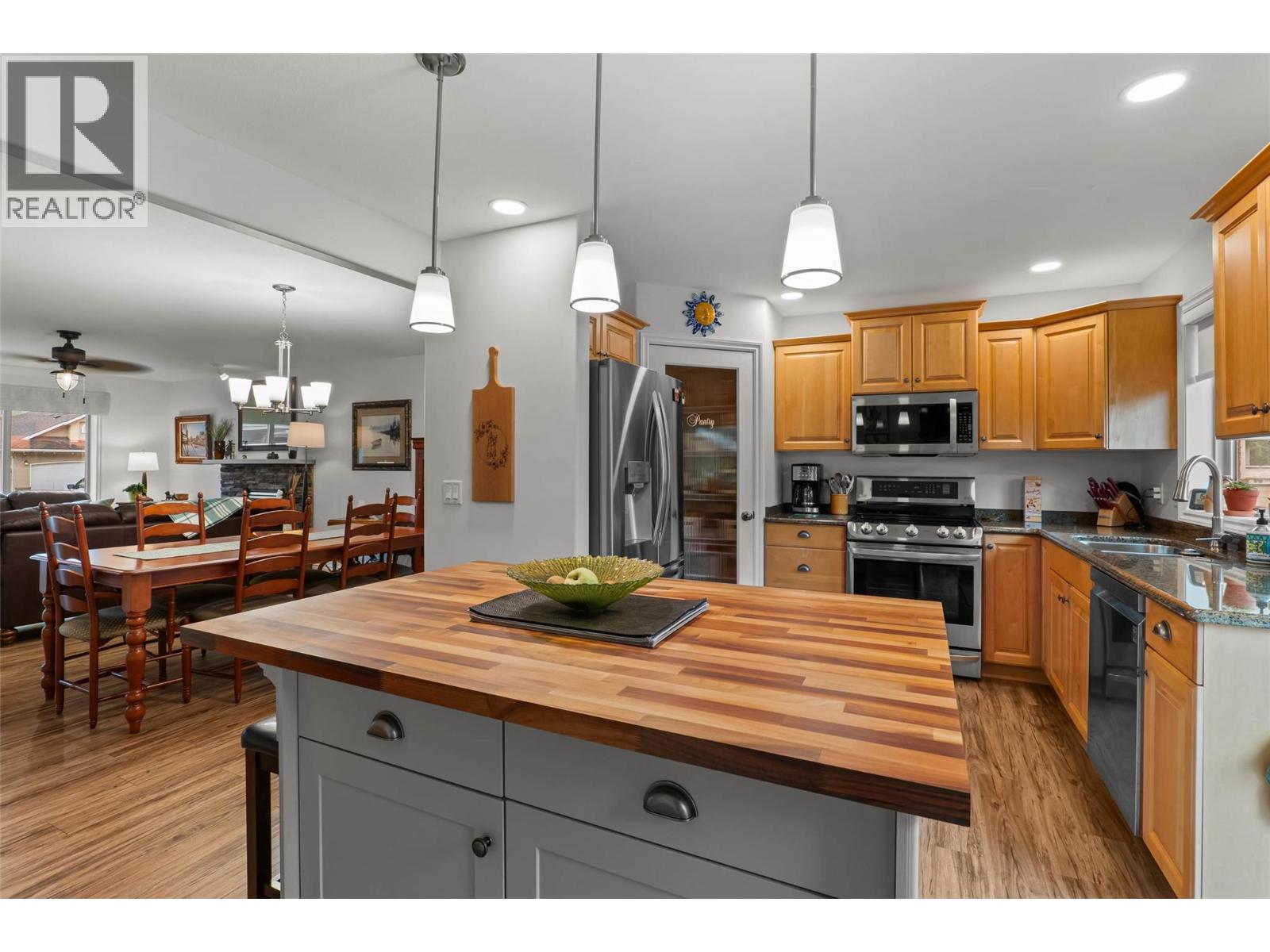 3712 Navatanee Drive, Kamloops, British Columbia  V2H 1S1 - Photo 9 - 10376524