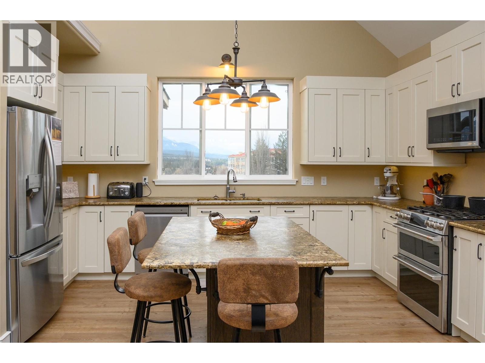 5112 Riverview Close, Fairmont Hot Springs, British Columbia  V0B 1L1 - Photo 2 - 10375533