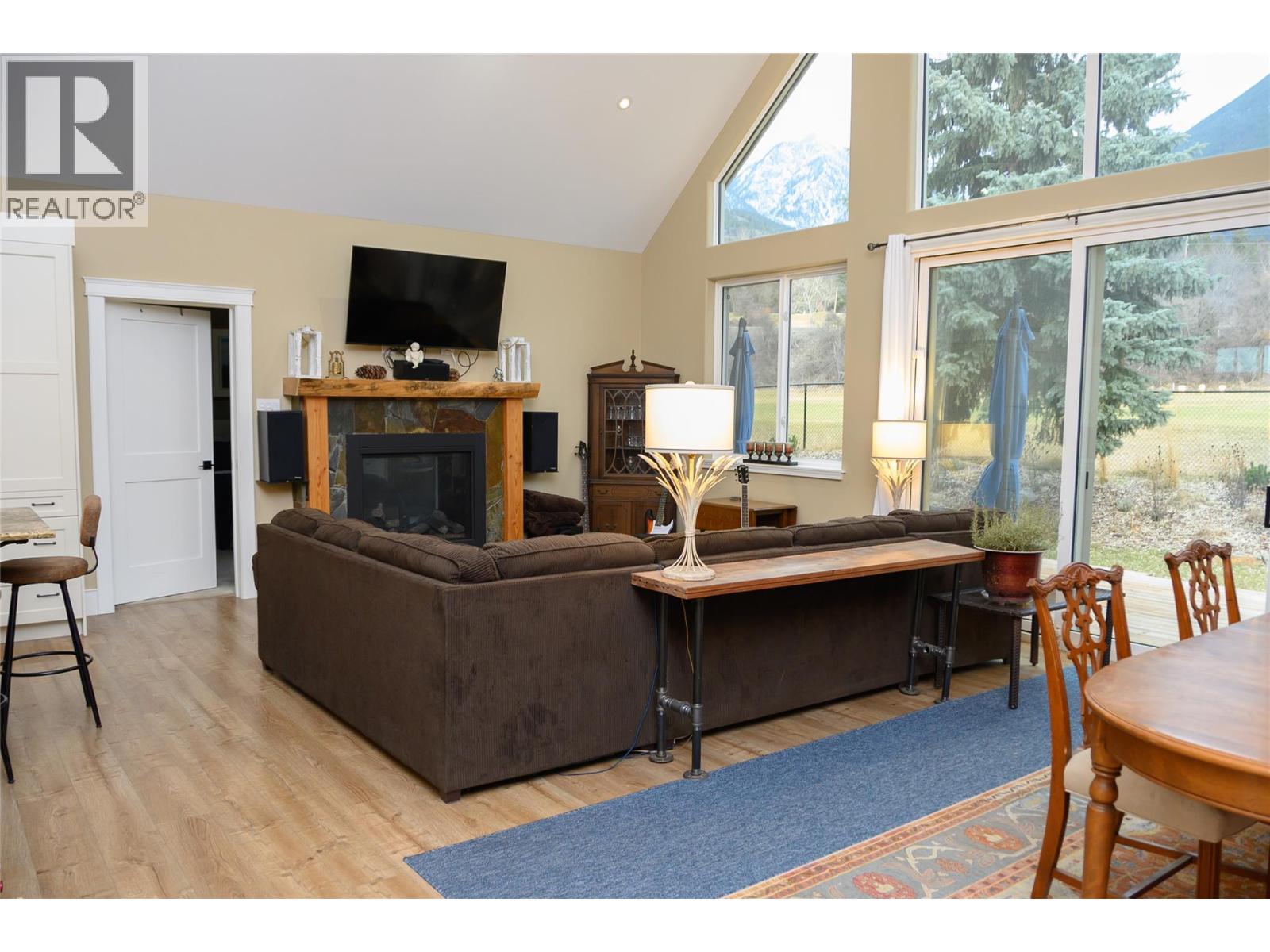 5112 Riverview Close, Fairmont Hot Springs, British Columbia  V0B 1L1 - Photo 7 - 10375533