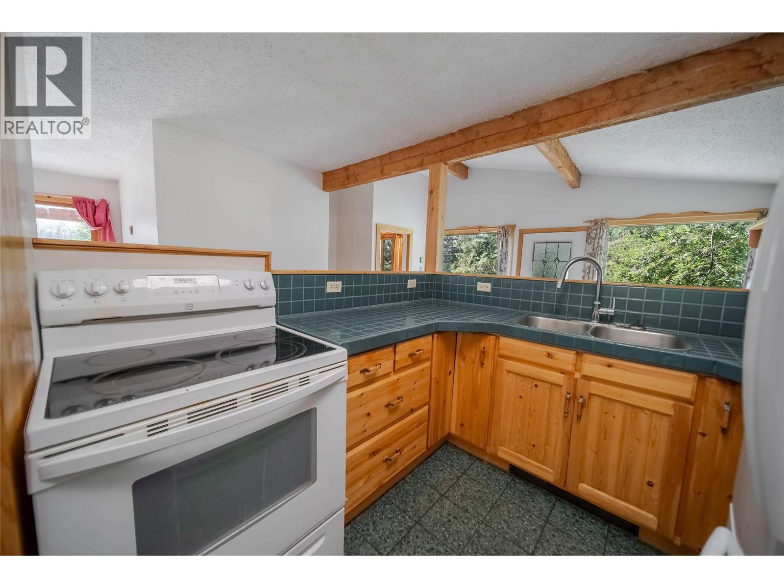 7825 Jaffray Baynes Lake Road Road, Jaffray, British Columbia  V0B 1T4 - Photo 6 - 10376529