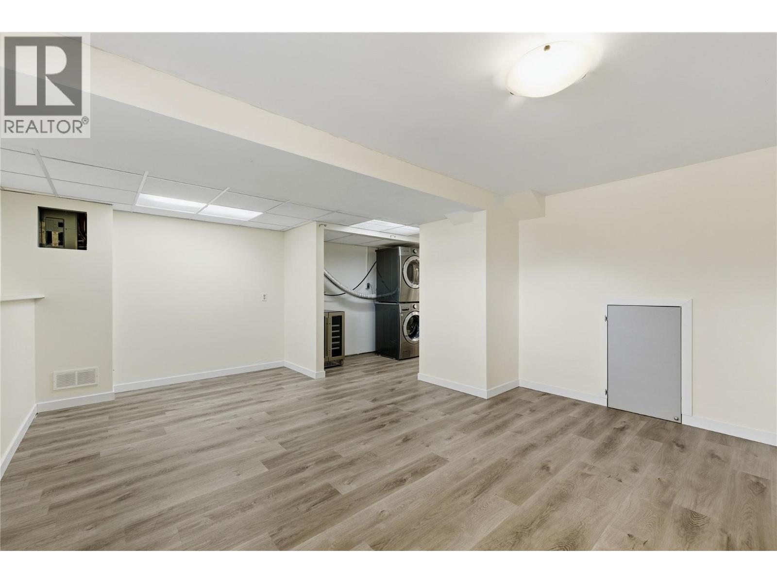 877 Tataryn Road, Kelowna, British Columbia  V1X 1N5 - Photo 36 - 10376409