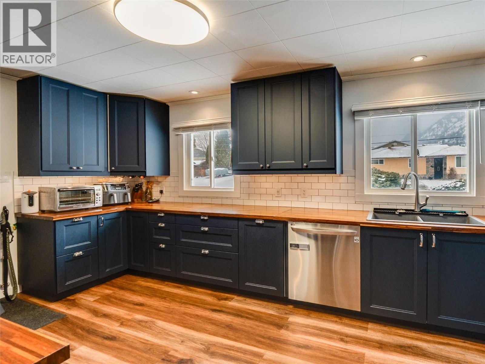 601 6th Avenue, Castlegar, British Columbia  V1N 1T8 - Photo 10 - 10376541