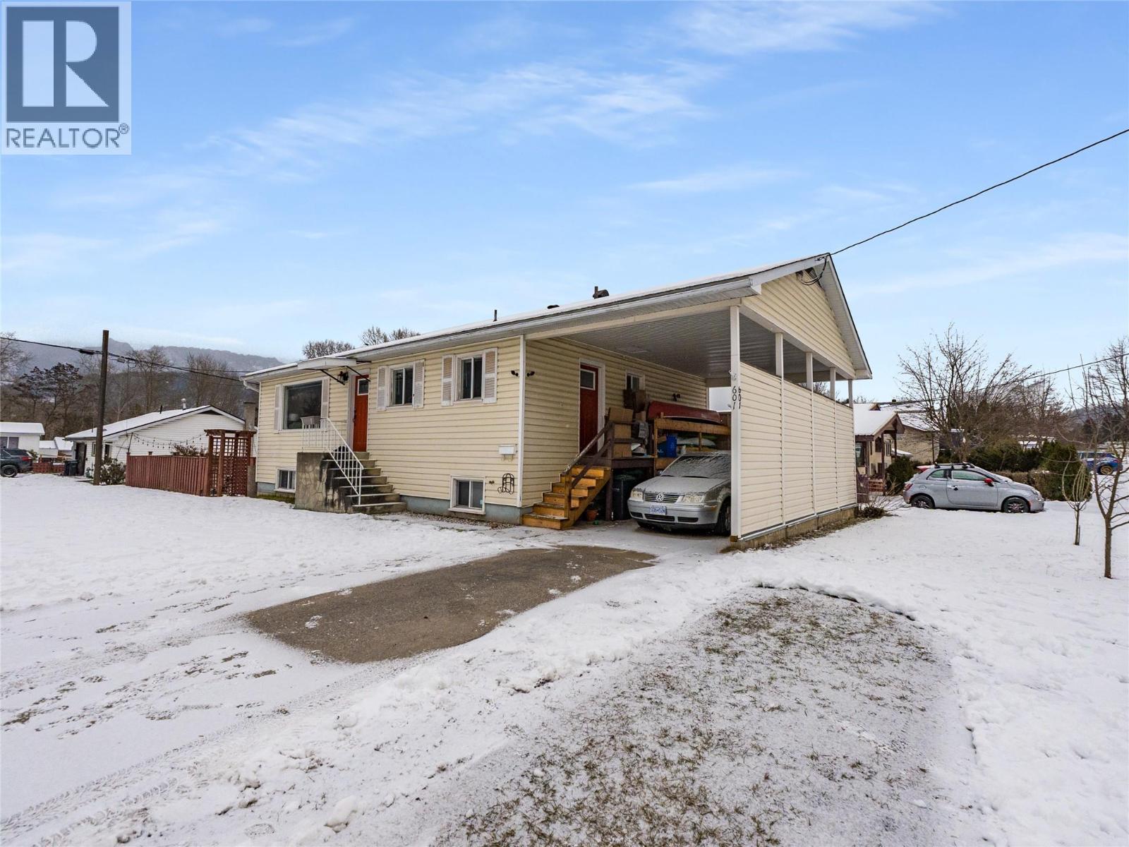 601 6th Avenue, Castlegar, British Columbia  V1N 1T8 - Photo 2 - 10376541