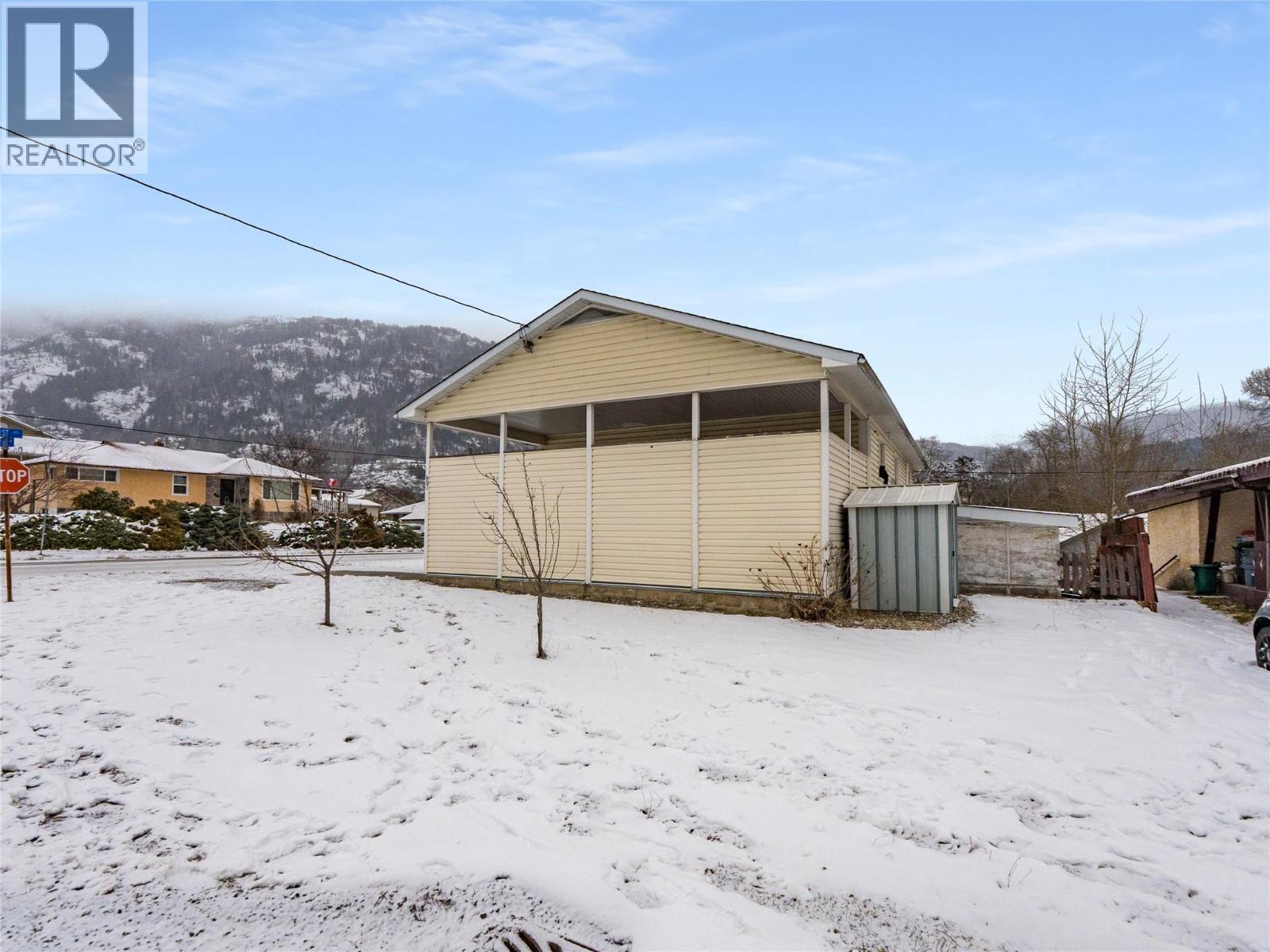 601 6th Avenue, Castlegar, British Columbia  V1N 1T8 - Photo 47 - 10376541