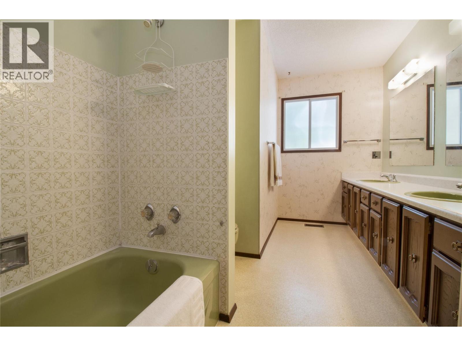 1695 Hay Road, Revelstoke, British Columbia  V0E 2S1 - Photo 11 - 10376578