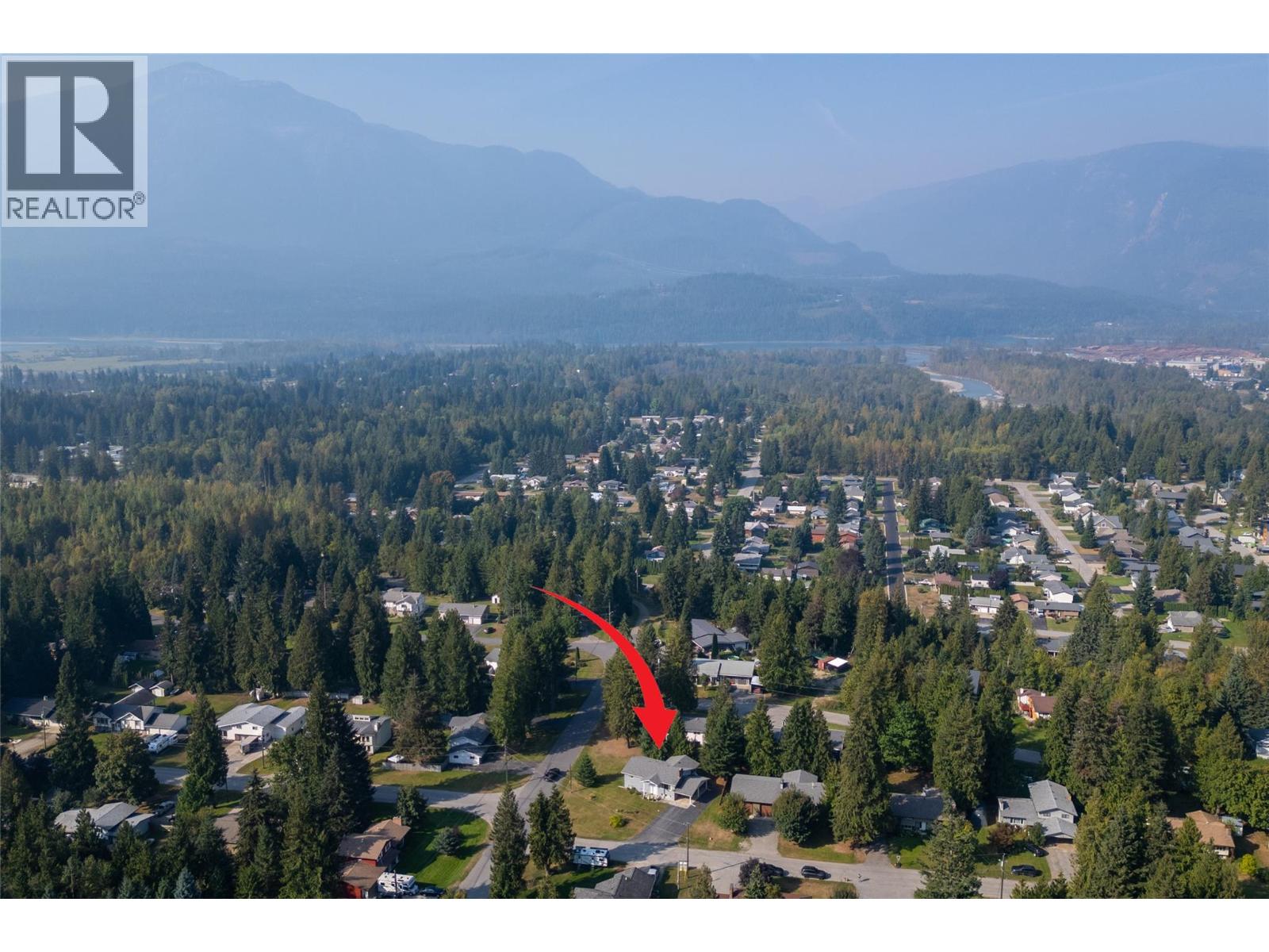 1695 Hay Road, Revelstoke, British Columbia  V0E 2S1 - Photo 3 - 10376578