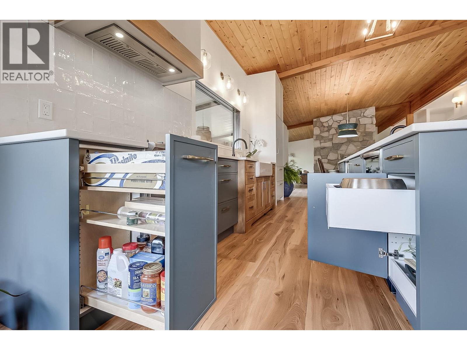 1590 Willow Crescent, Kelowna, British Columbia  V1Y 4K3 - Photo 10 - 10376499