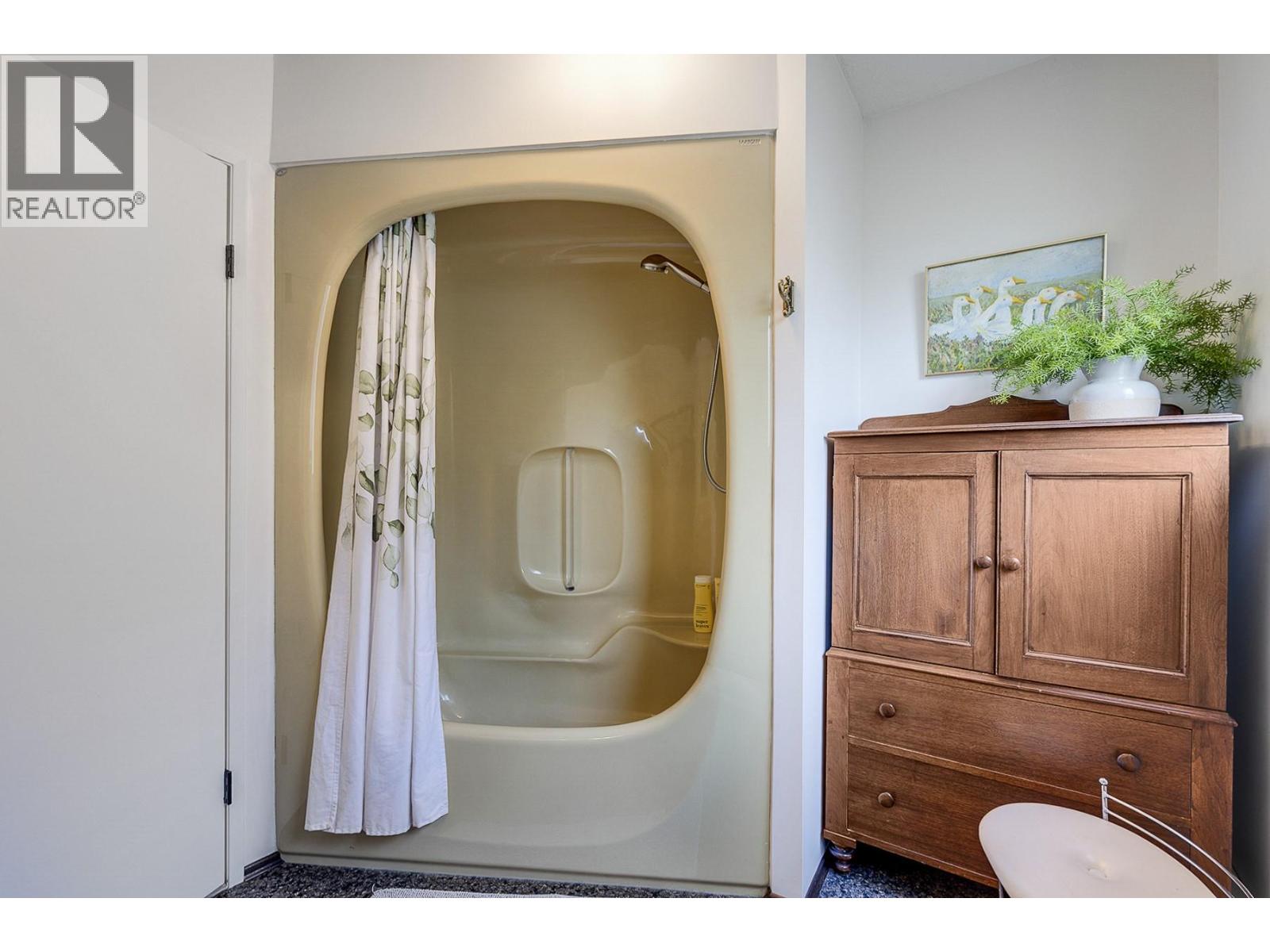 1590 Willow Crescent, Kelowna, British Columbia  V1Y 4K3 - Photo 21 - 10376499