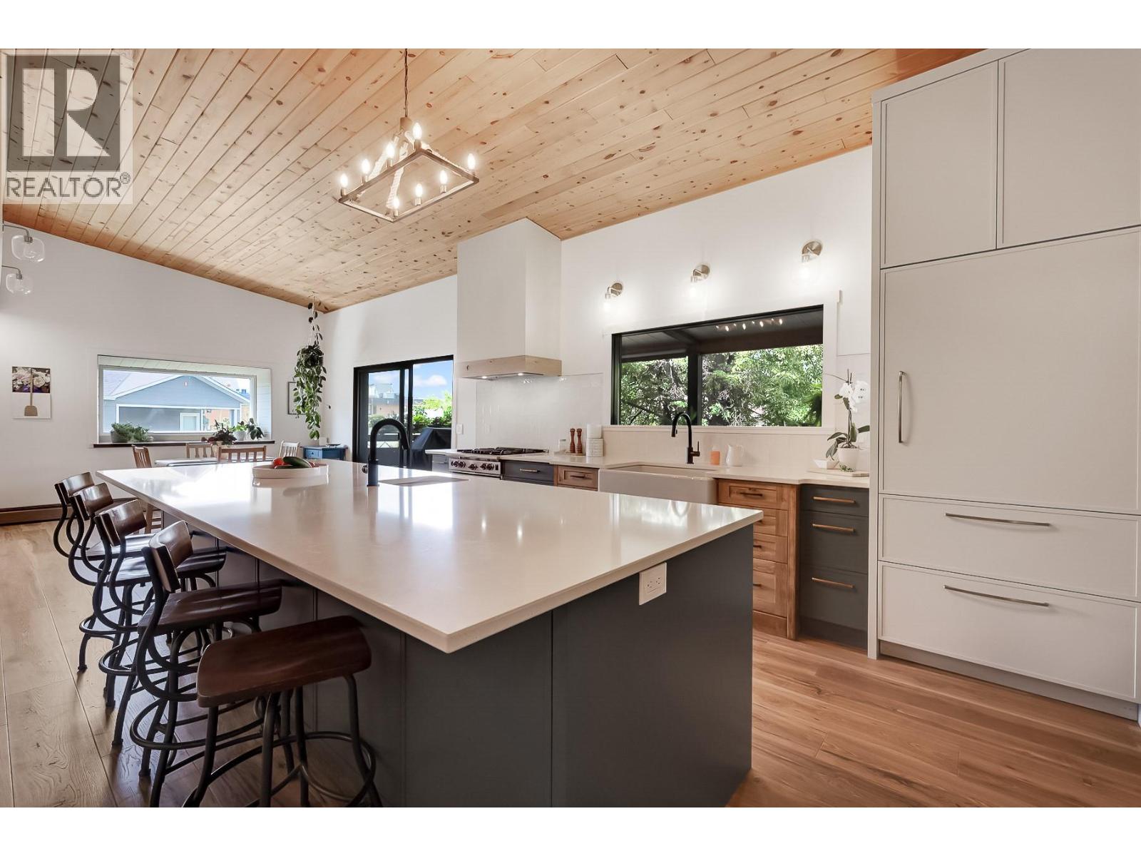 1590 Willow Crescent, Kelowna, British Columbia  V1Y 4K3 - Photo 7 - 10376499