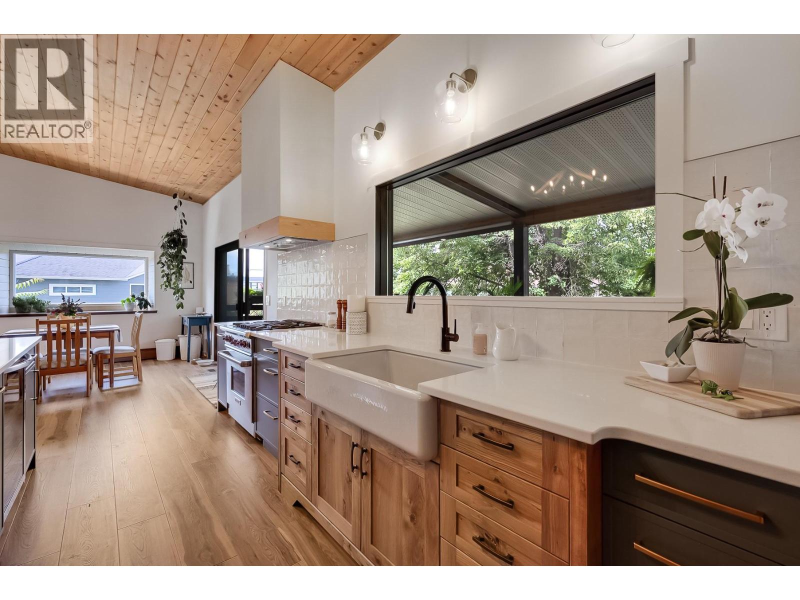 1590 Willow Crescent, Kelowna, British Columbia  V1Y 4K3 - Photo 9 - 10376499