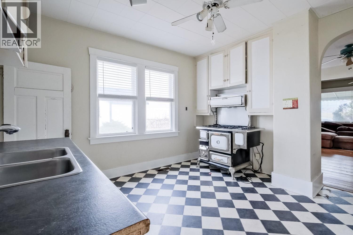 13218 Kelly Avenue, Summerland, British Columbia  V0H 1Z0 - Photo 4 - 10376603