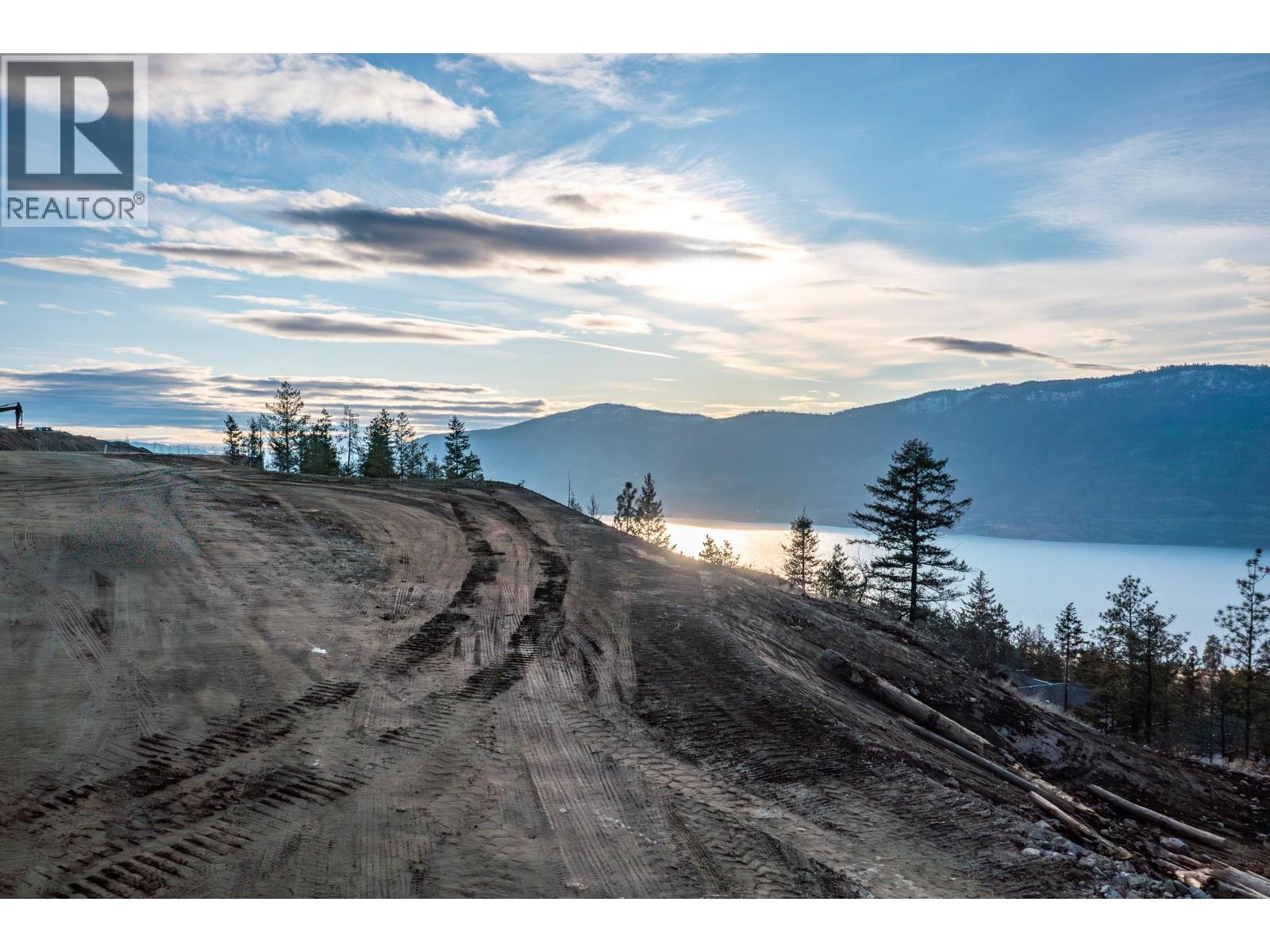 11 Beacon Hill Drive, Lake Country, British Columbia  V4V 0A9 - Photo 2 - 10376069