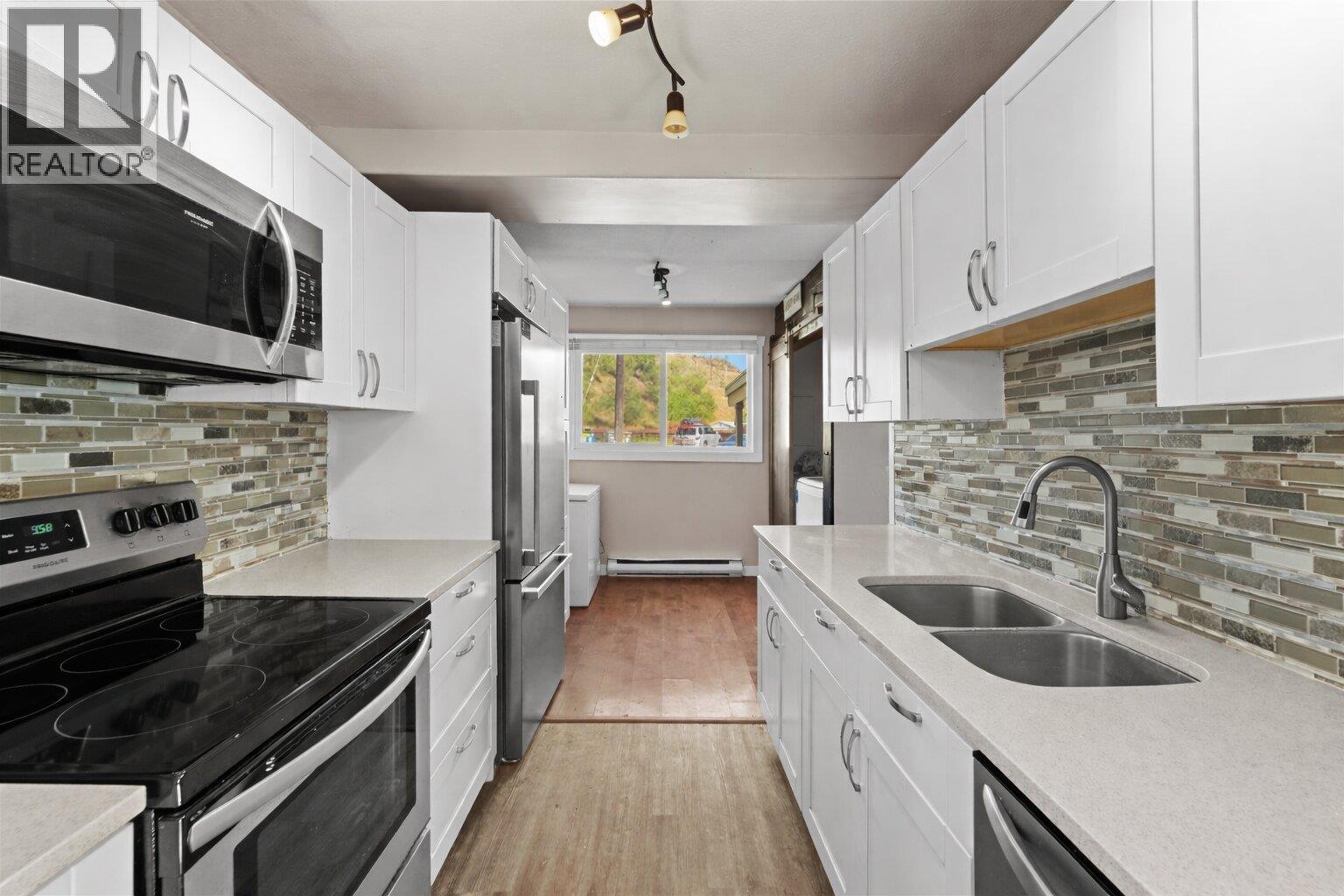 700 Collingwood Drive Unit# 4, Kamloops, British Columbia  V2B 6B9 - Photo 3 - 10376491