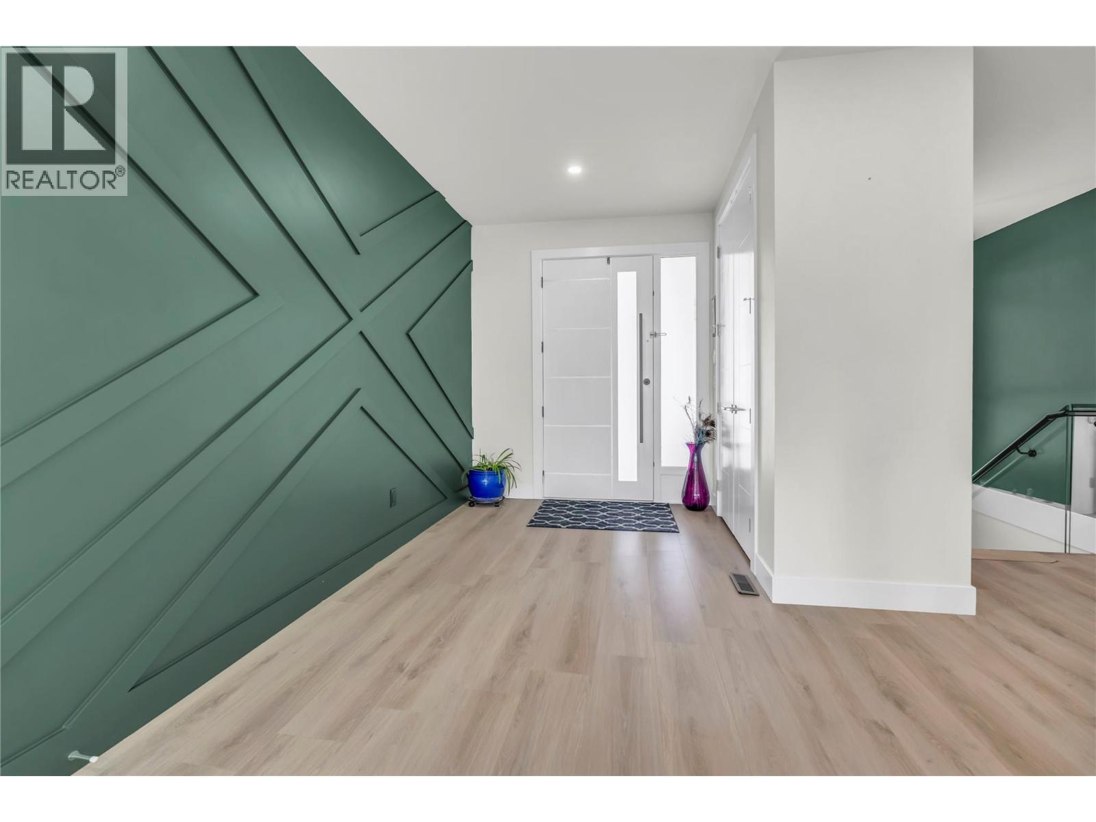 2719 Hawthorn Drive, Penticton, British Columbia  V2A 9A9 - Photo 4 - 10375681