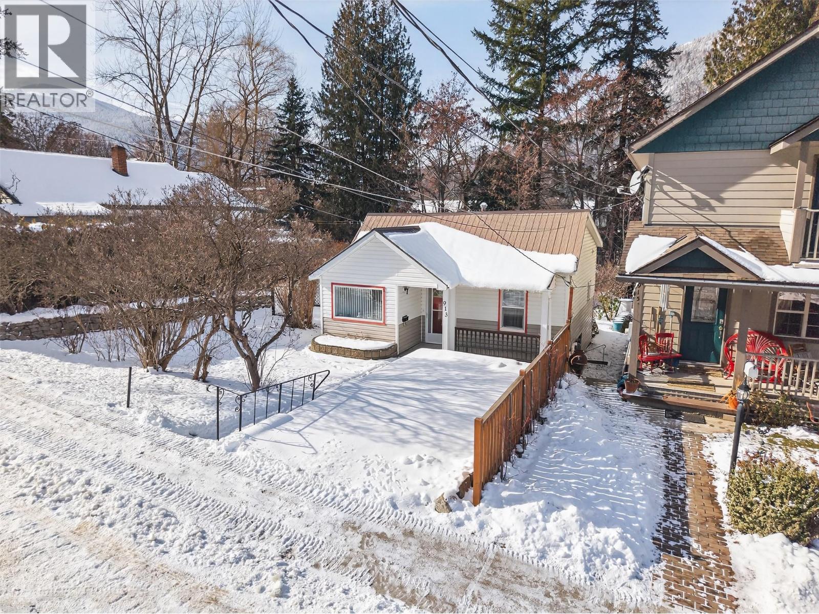 913 Sixth Street, Nelson, British Columbia  V1L 2Z4 - Photo 2 - 10376586