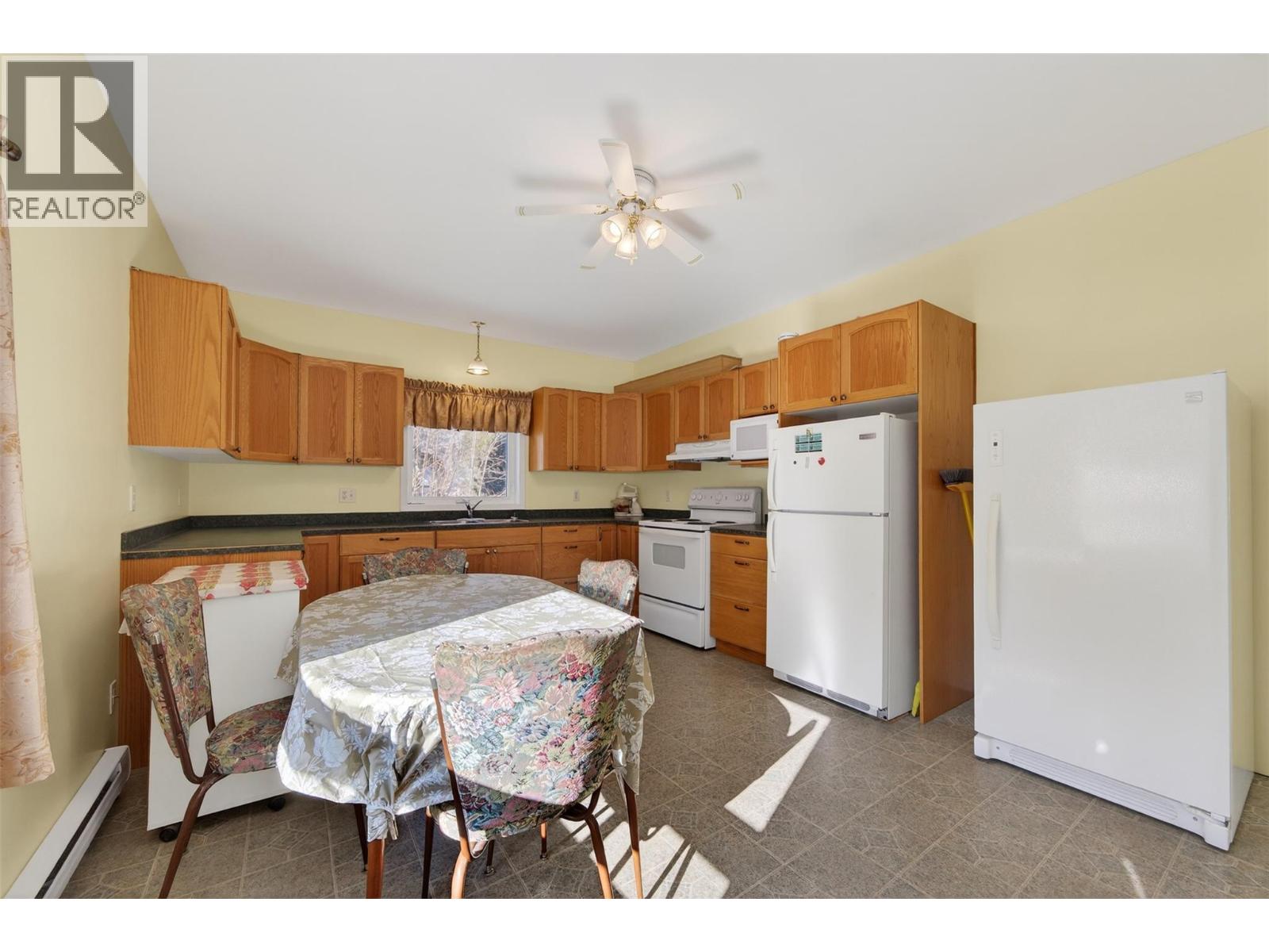 913 Sixth Street, Nelson, British Columbia  V1L 2Z4 - Photo 7 - 10376586