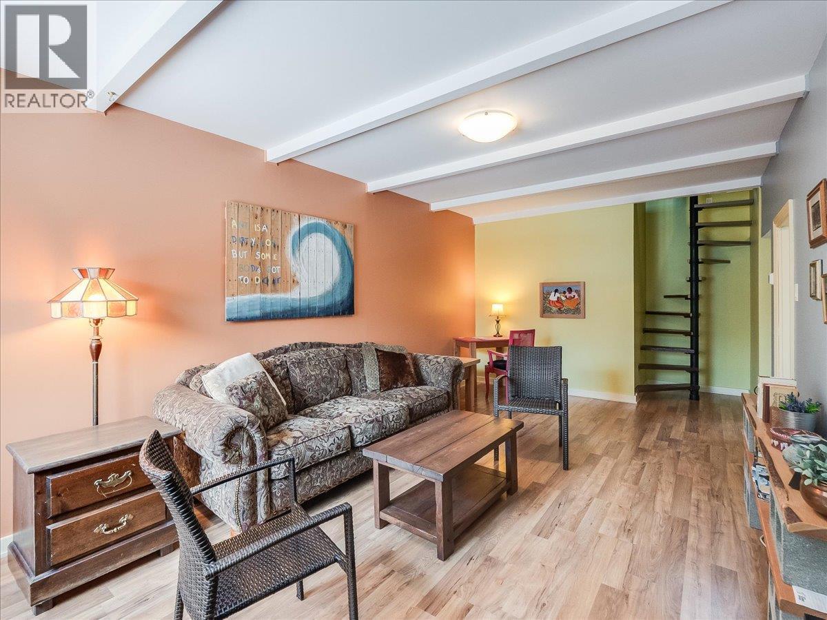 1522 Third Avenue, Trail, British Columbia  V1R 1P7 - Photo 4 - 10376498