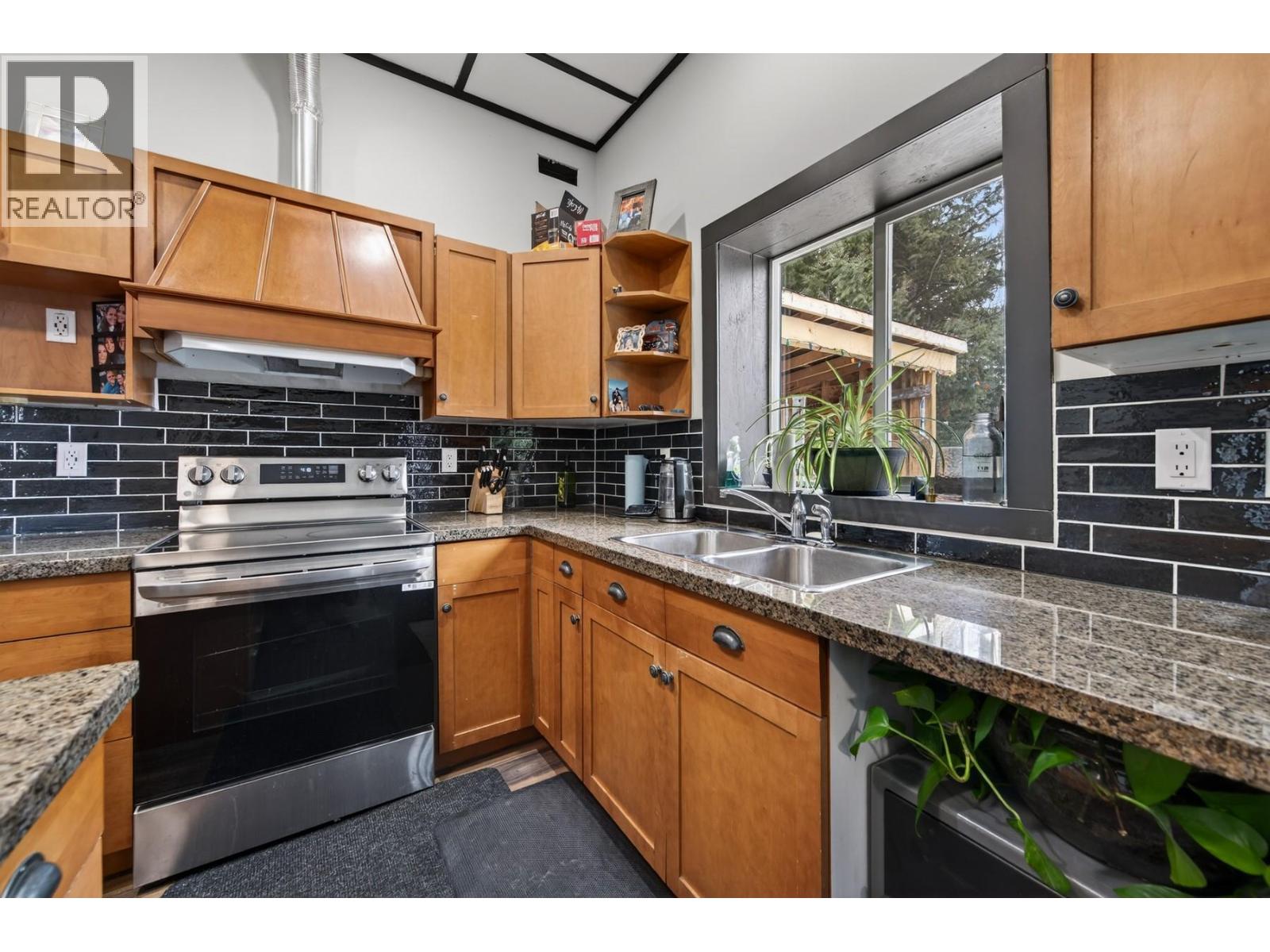 597 Wild Rose Drive, Merritt, British Columbia  V1K 1B8 - Photo 4 - 10376563