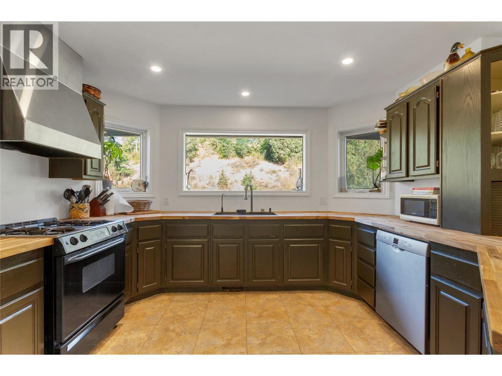 1065 Bx Road, Vernon, British Columbia  V1B 3K2 - Photo 23 - 10376733