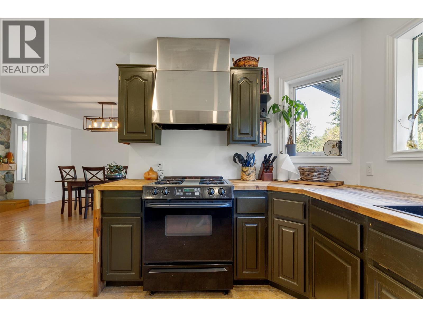 1065 Bx Road, Vernon, British Columbia  V1B 3K2 - Photo 27 - 10376733