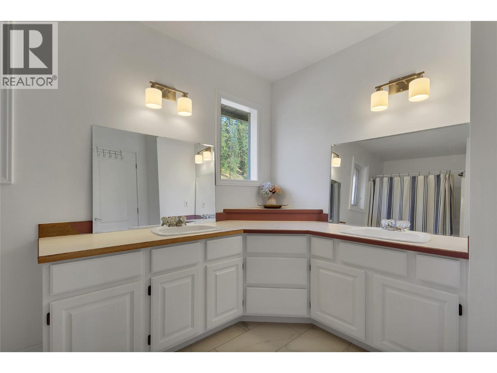 1065 Bx Road, Vernon, British Columbia  V1B 3K2 - Photo 36 - 10376733