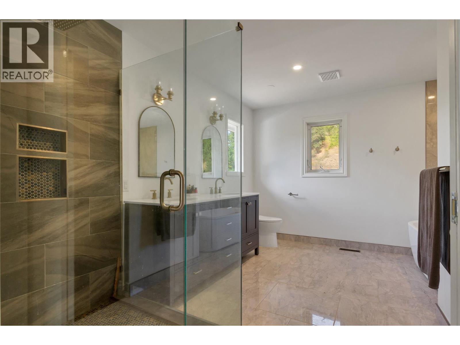 1065 Bx Road, Vernon, British Columbia  V1B 3K2 - Photo 39 - 10376733