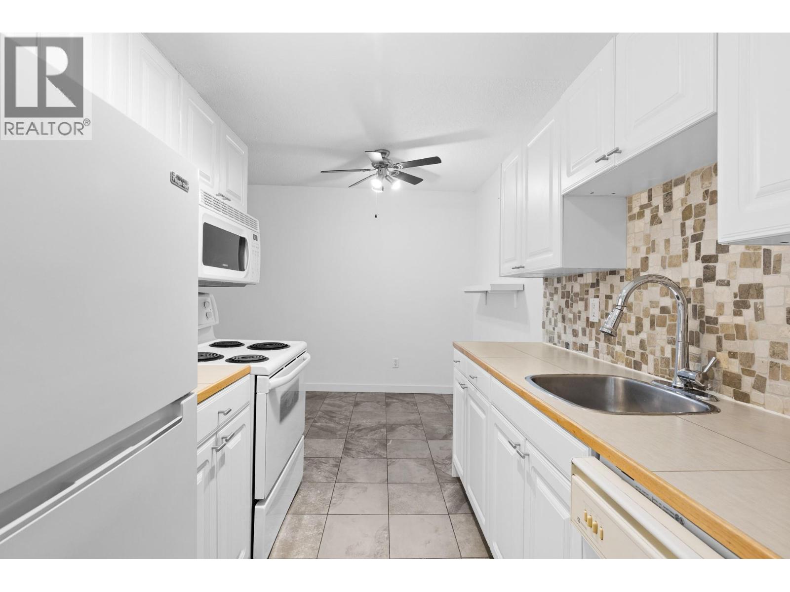 445 All Star Court Unit# 112, Kelowna, British Columbia  V1X 5N7 - Photo 4 - 10376632