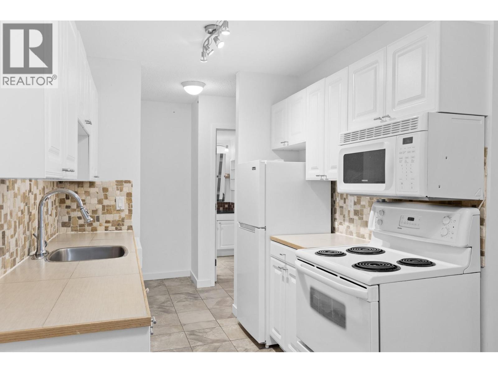 445 All Star Court Unit# 112, Kelowna, British Columbia  V1X 5N7 - Photo 6 - 10376632