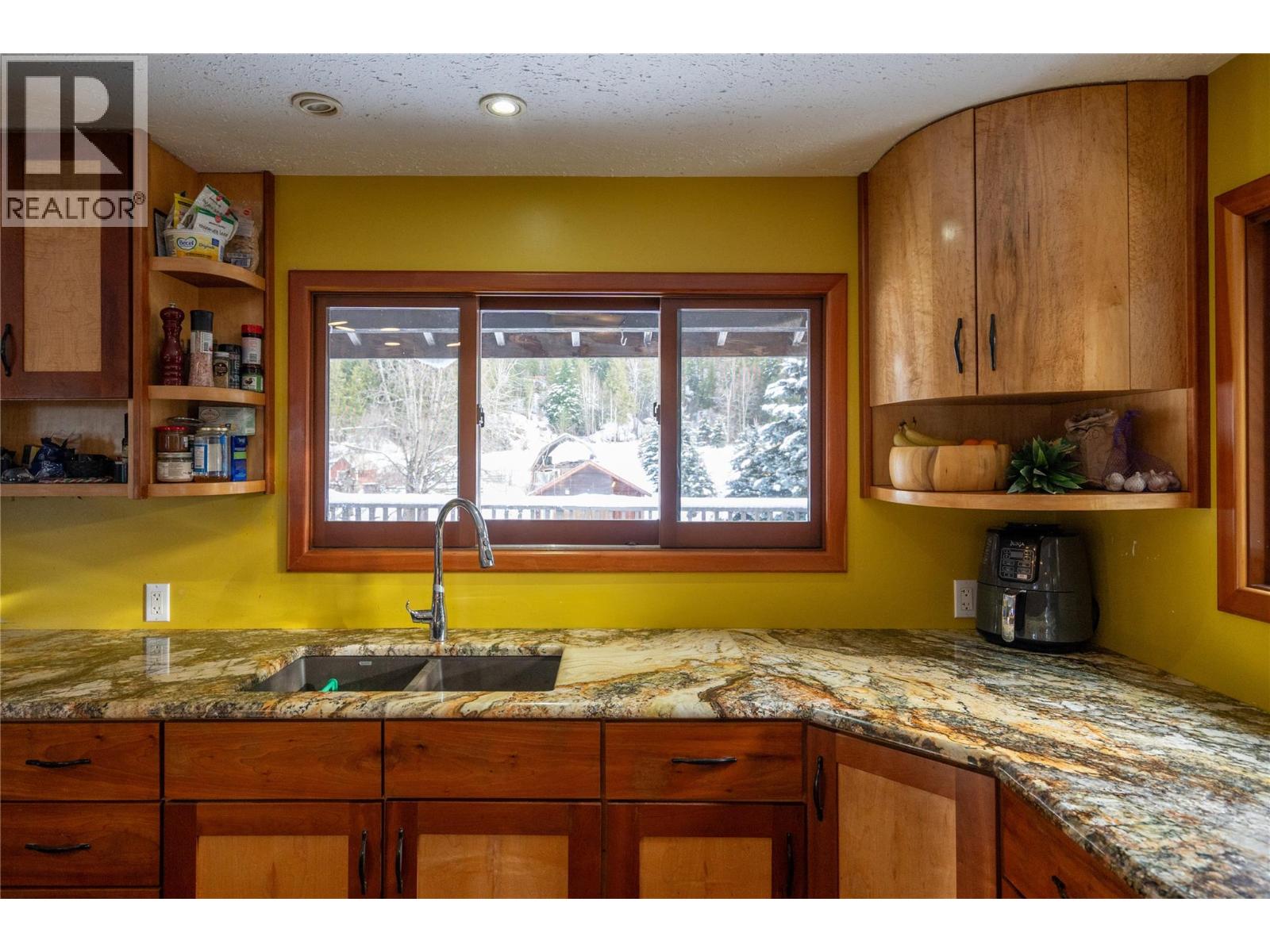 1918 Camozzi Road, Revelstoke, British Columbia  V0E 2S0 - Photo 21 - 10376577