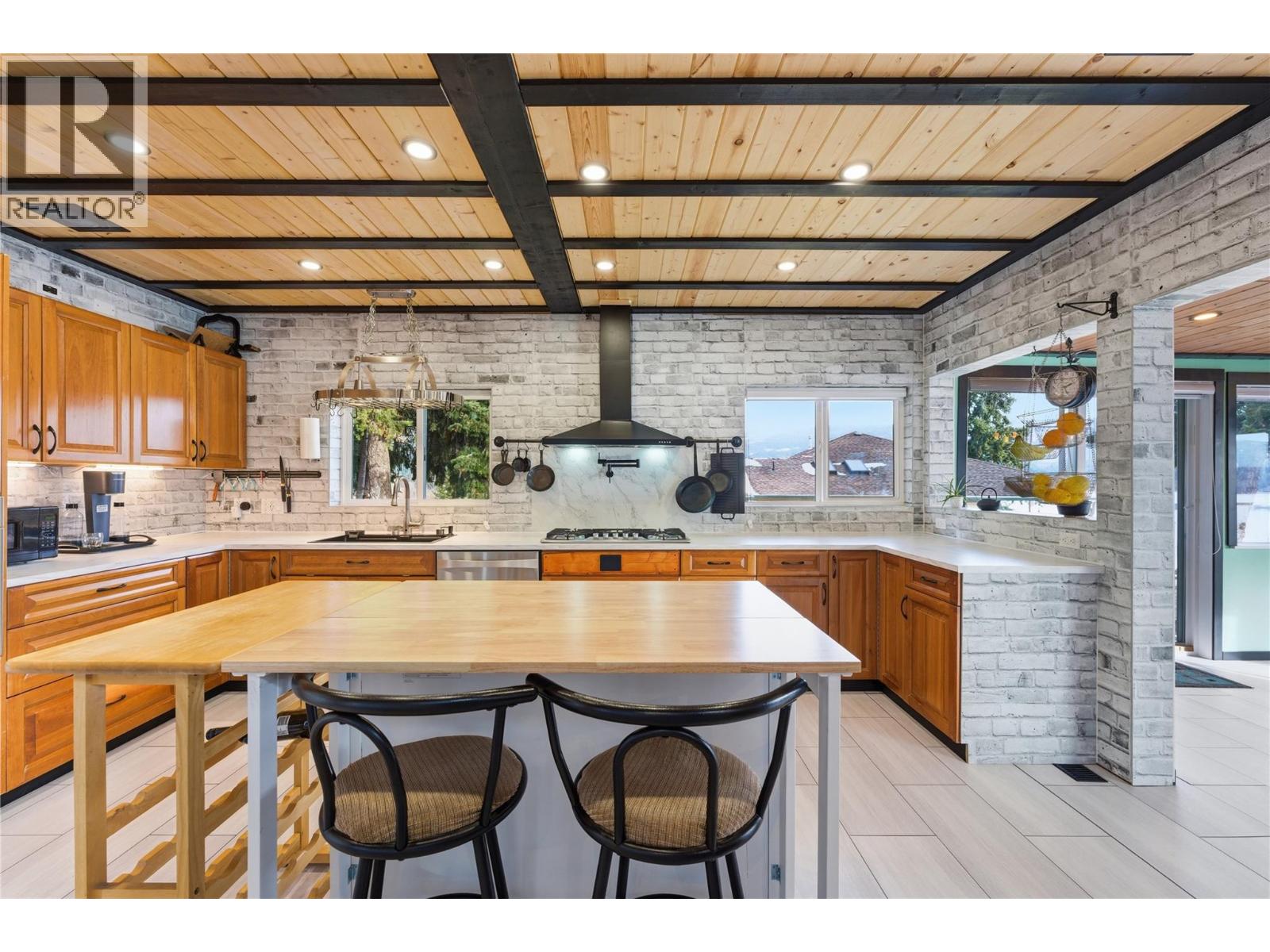 3690 Southview Road, Tappen, British Columbia  V0E 2X1 - Photo 7 - 10375827