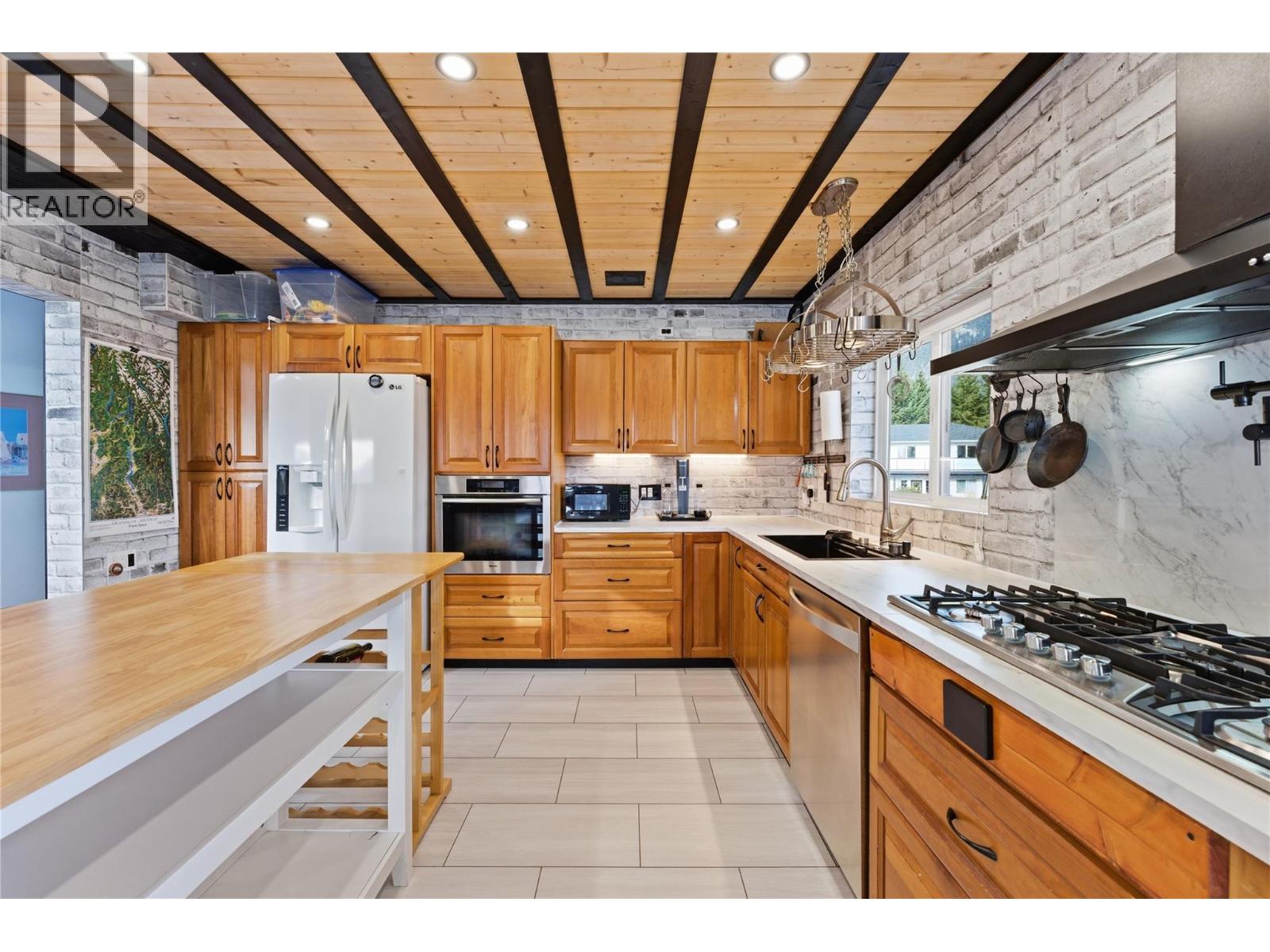 3690 Southview Road, Tappen, British Columbia  V0E 2X1 - Photo 8 - 10375827