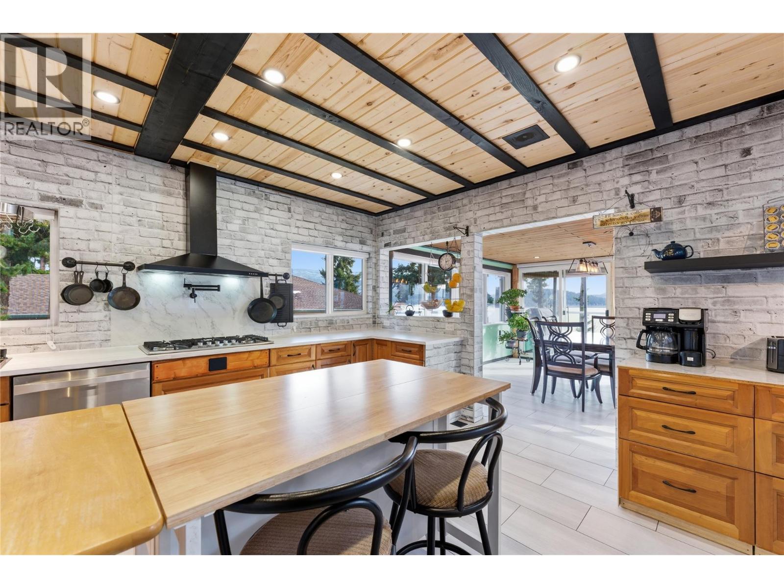 3690 Southview Road, Tappen, British Columbia  V0E 2X1 - Photo 9 - 10375827