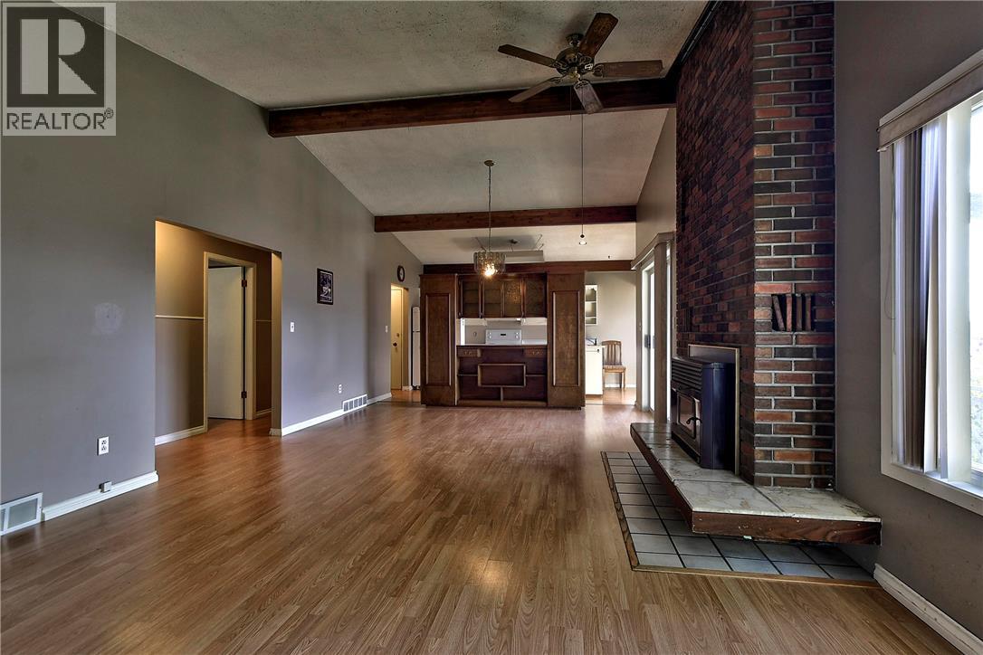 12911 Pixton Road, Lake Country, British Columbia  V4V 1C9 - Photo 3 - 10376679