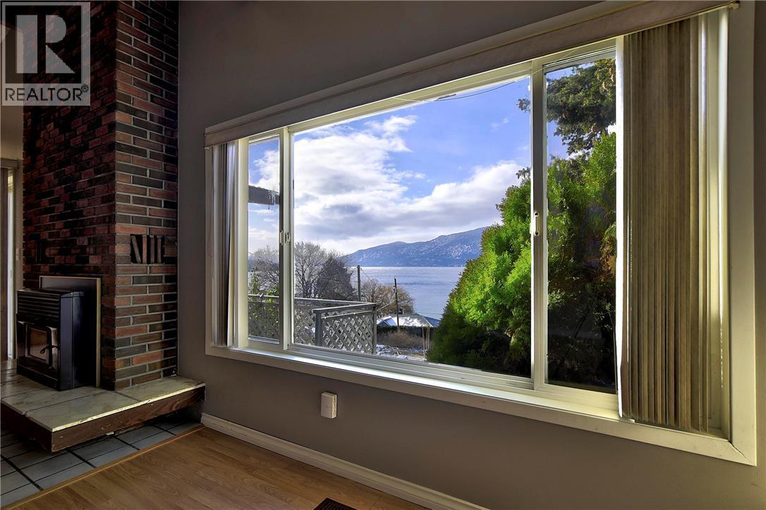 12911 Pixton Road, Lake Country, British Columbia  V4V 1C9 - Photo 4 - 10376679