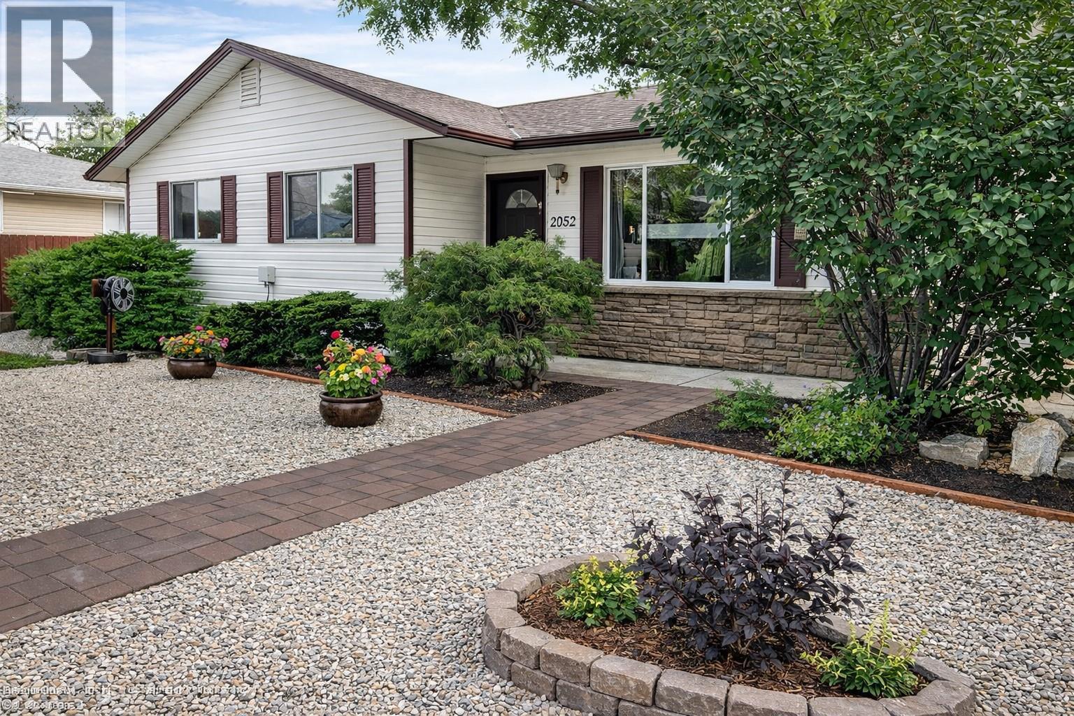 2052 Atkinson Street, Penticton, British Columbia  V2A 8H5 - Photo 2 - 10376673