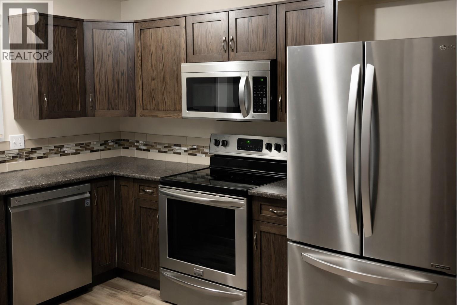 2052 Atkinson Street, Penticton, British Columbia  V2A 8H5 - Photo 4 - 10376673