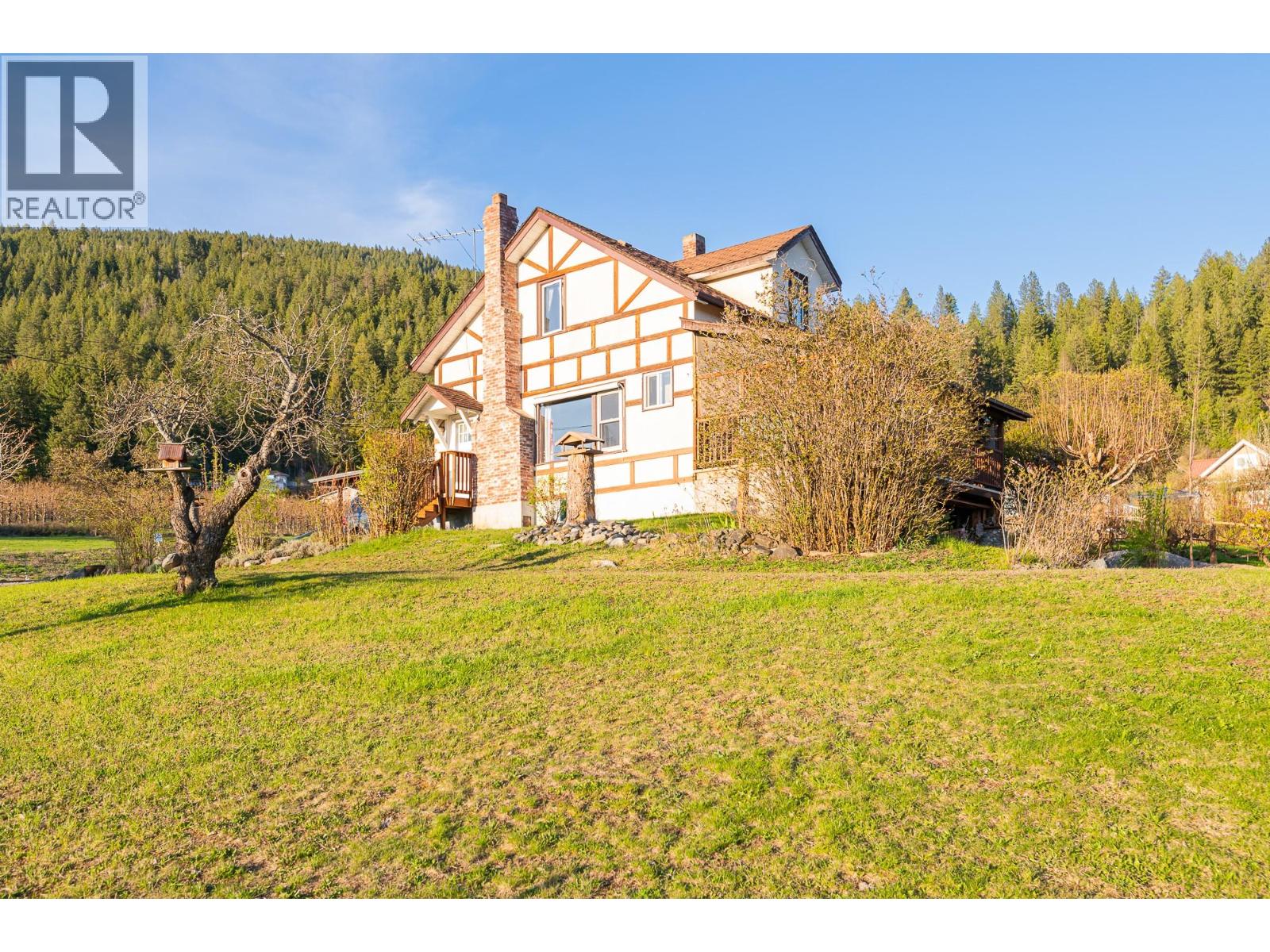 1843 Mclaren Street, Creston, British Columbia  V0B 1G5 - Photo 1 - 10376727