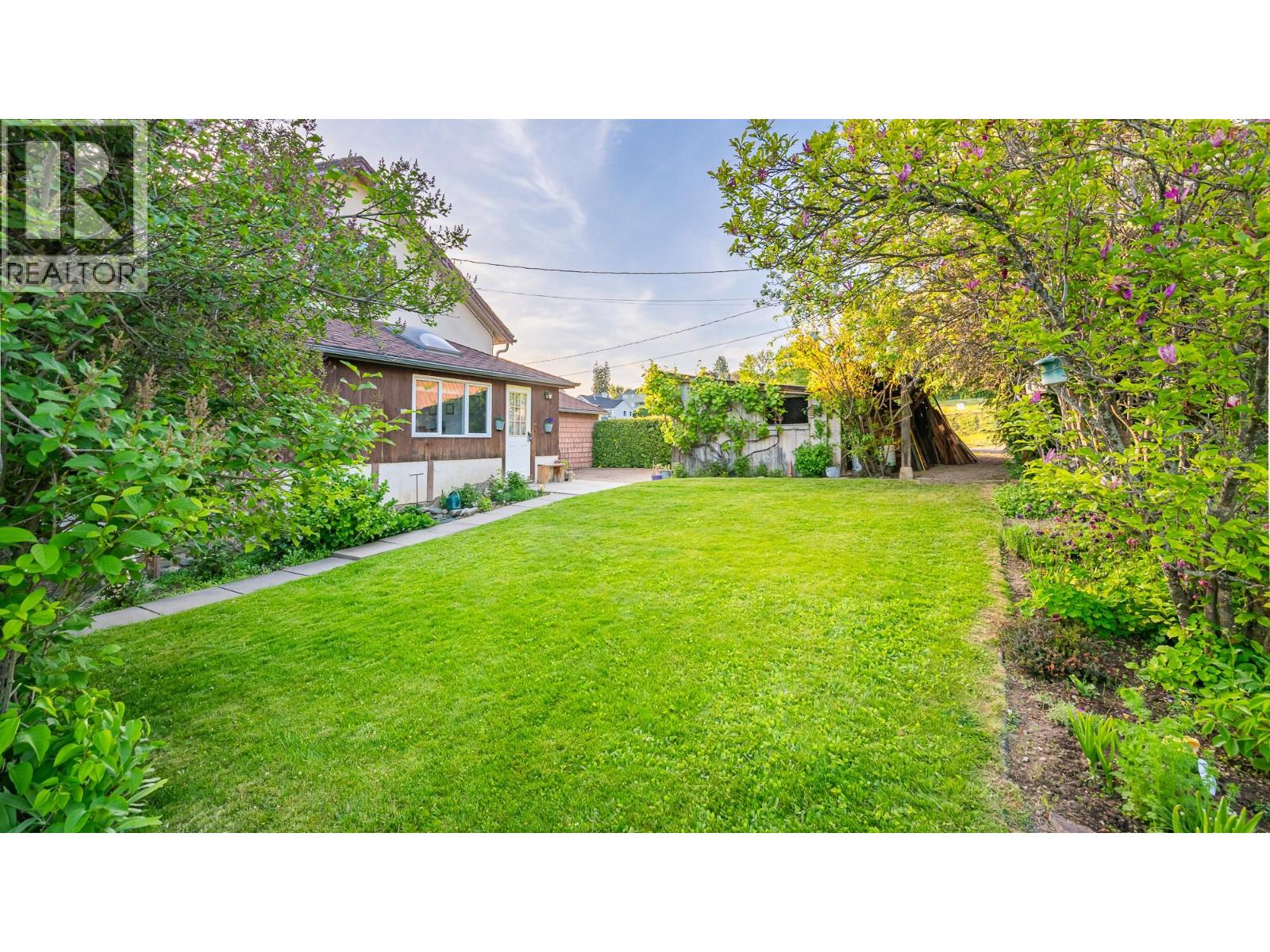 1843 Mclaren Street, Creston, British Columbia  V0B 1G5 - Photo 2 - 10376727