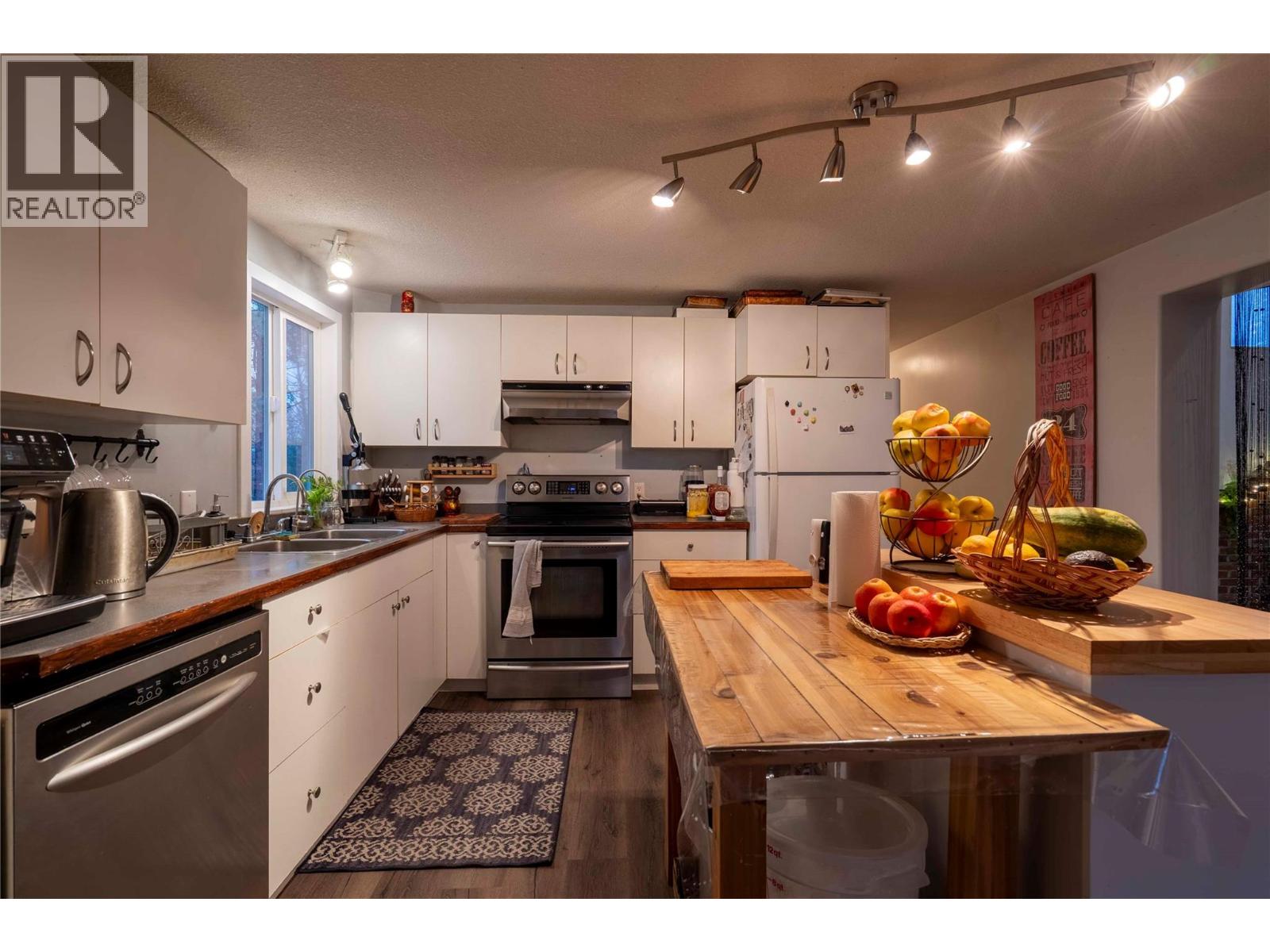 9375 Granby Road, Grand Forks, British Columbia  V0H 1H1 - Photo 10 - 10376532