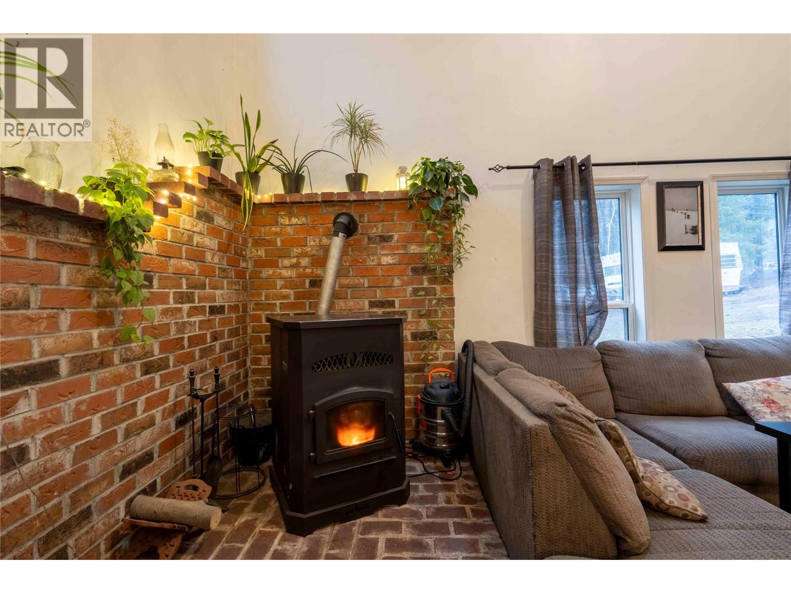 9375 Granby Road, Grand Forks, British Columbia  V0H 1H1 - Photo 8 - 10376532