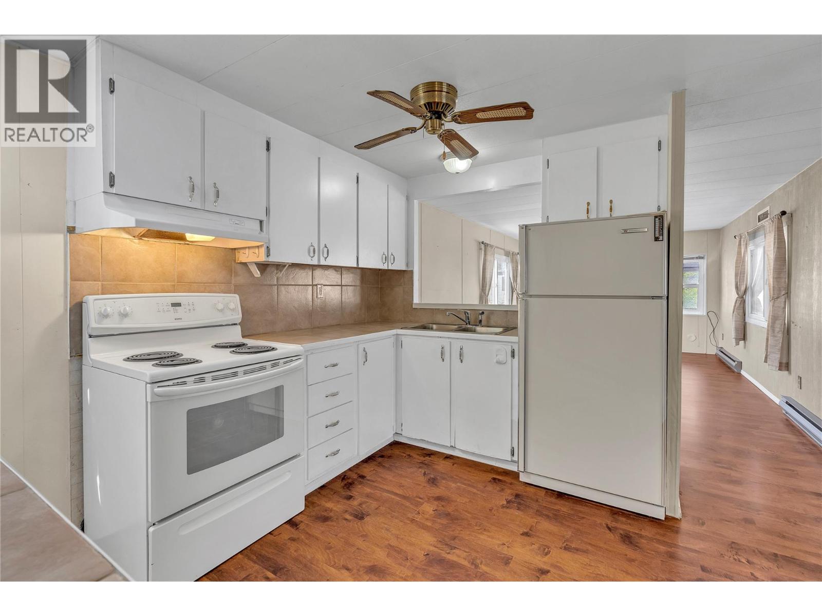 98 Okanagan Avenue E Unit# 101, Penticton, British Columbia  V2A 3J5 - Photo 2 - 10376642