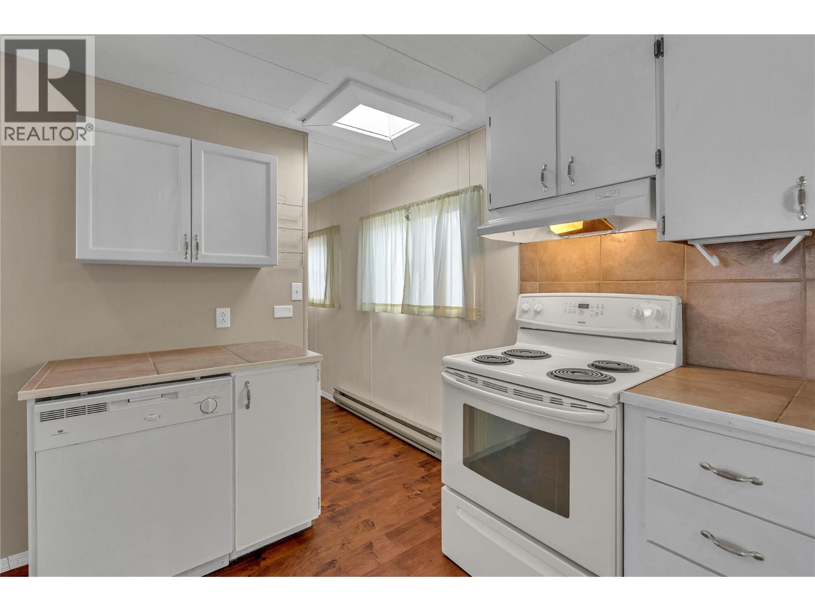 98 Okanagan Avenue E Unit# 101, Penticton, British Columbia  V2A 3J5 - Photo 3 - 10376642