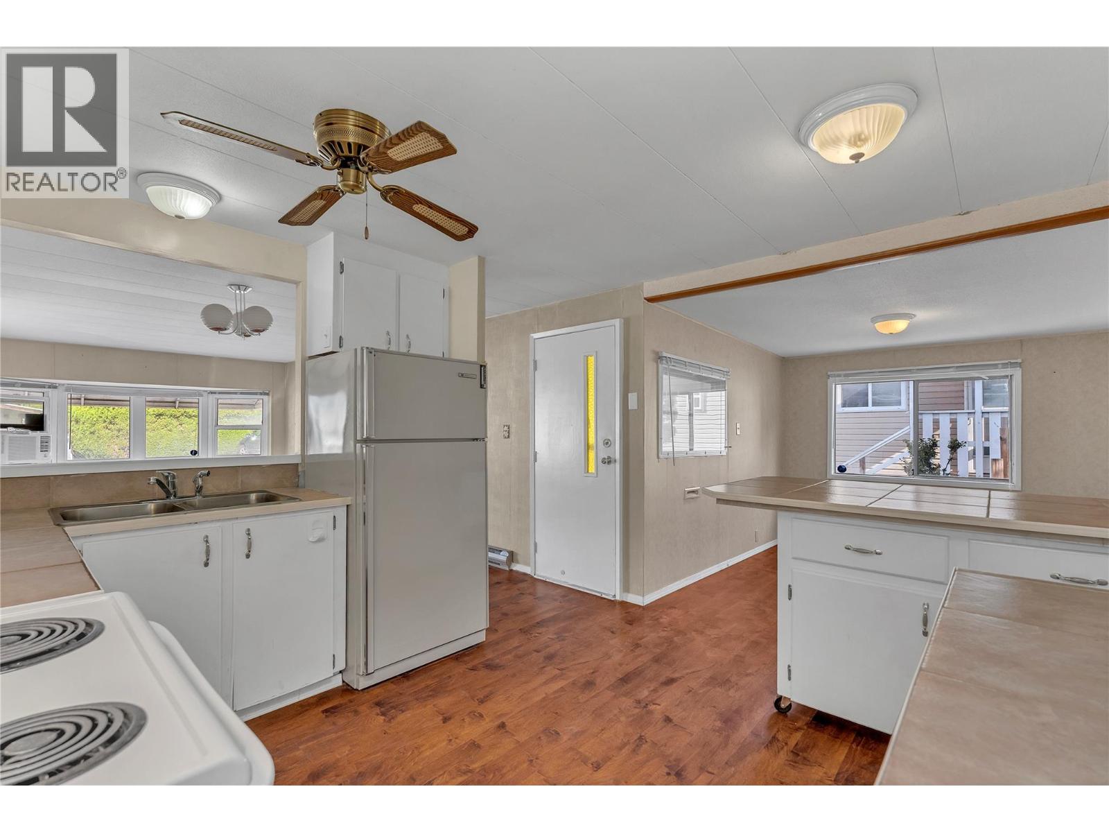 98 Okanagan Avenue E Unit# 101, Penticton, British Columbia  V2A 3J5 - Photo 4 - 10376642