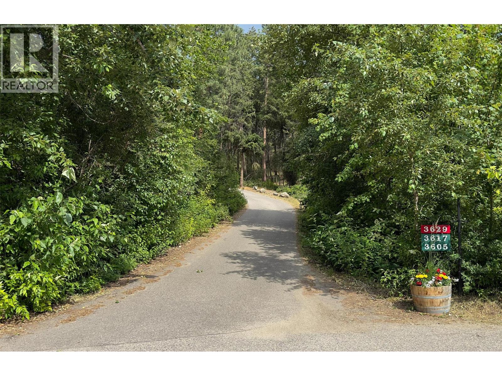 3605 Luxmoore Road, Kelowna, British Columbia  V1W 4C7 - Photo 6 - 10374438