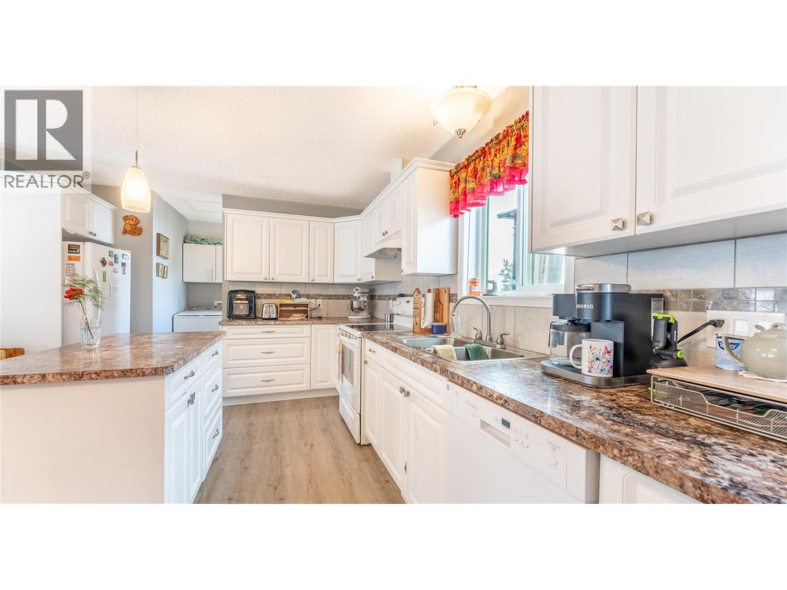 801 Hawkview Drive, Creston, British Columbia  V0B 1G3 - Photo 9 - 10376706