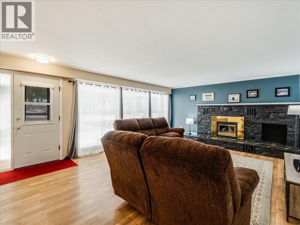 2329 5th Avenue, Castlegar, British Columbia  V1N 2T6 - Photo 5 - 10376782