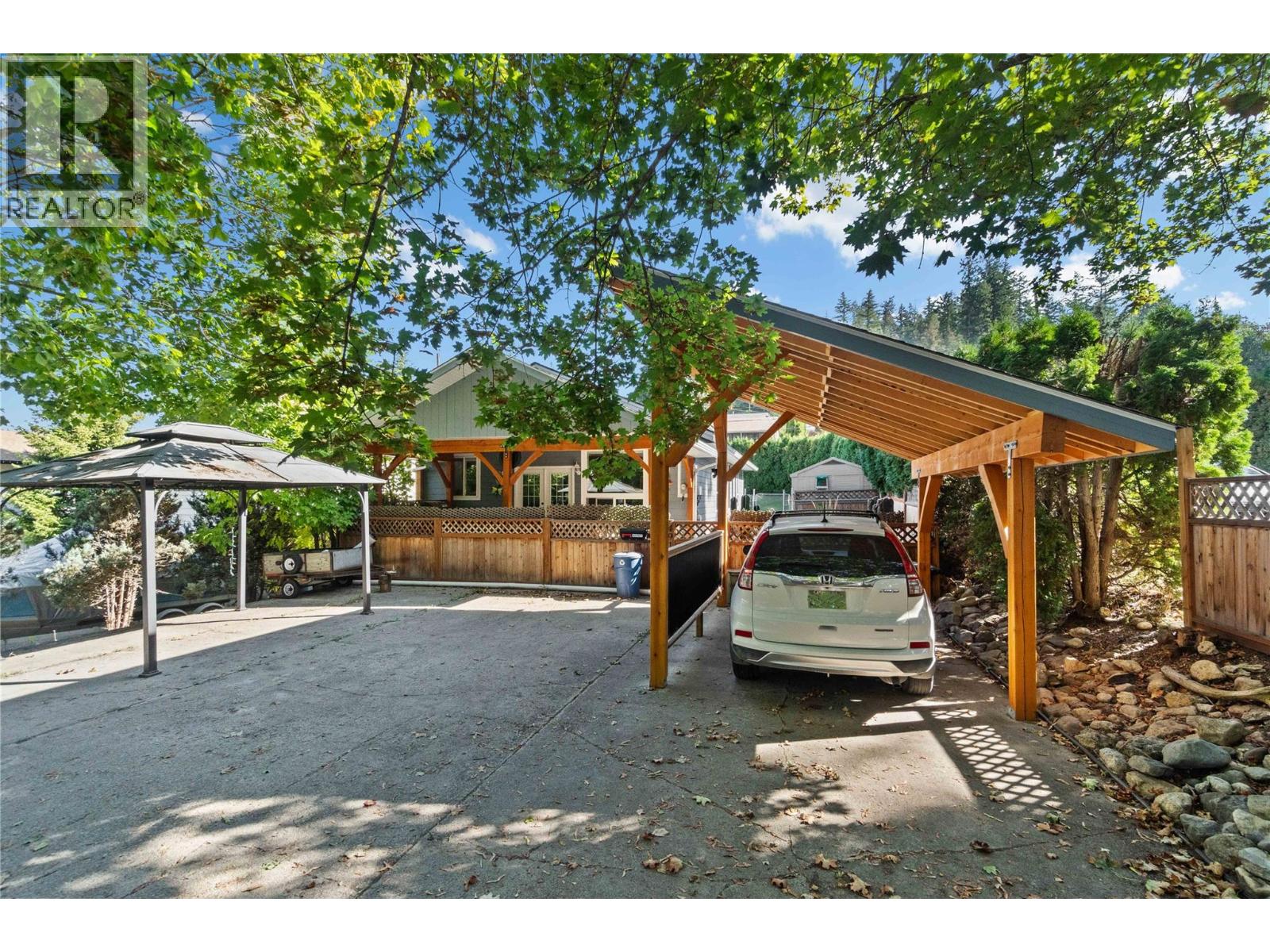 491 7 Street Se, Salmon Arm, British Columbia  V1E 4E9 - Photo 2 - 10376826